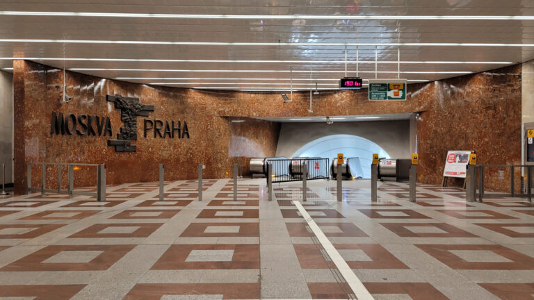Aktualizace plastiky “Moskva-Praha” ve stanici metra Anděl: Nový pohled na historii